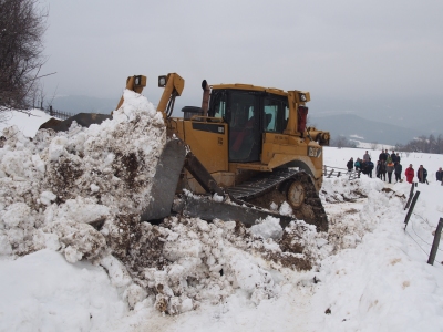 Асарел-Медет в акция срещу снега, 