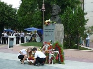 На 2 юни при паметника на Ботев