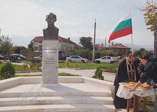Паметник на Илия Минев в Септември