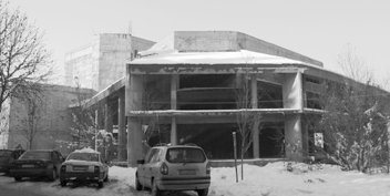 Недостроената сграда в центъра на Велинград